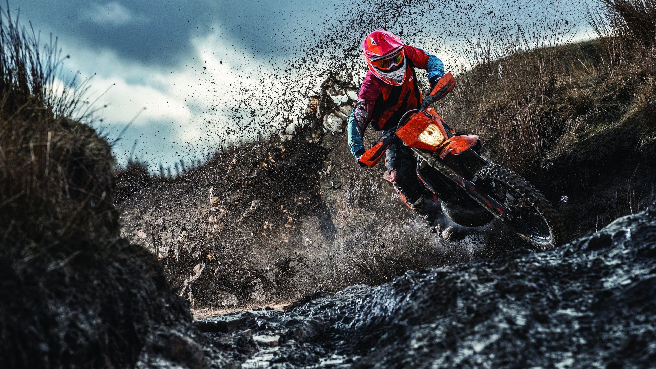 西甲门神多次神级扑救，比赛高潮迭起，西甲门将60米吊射