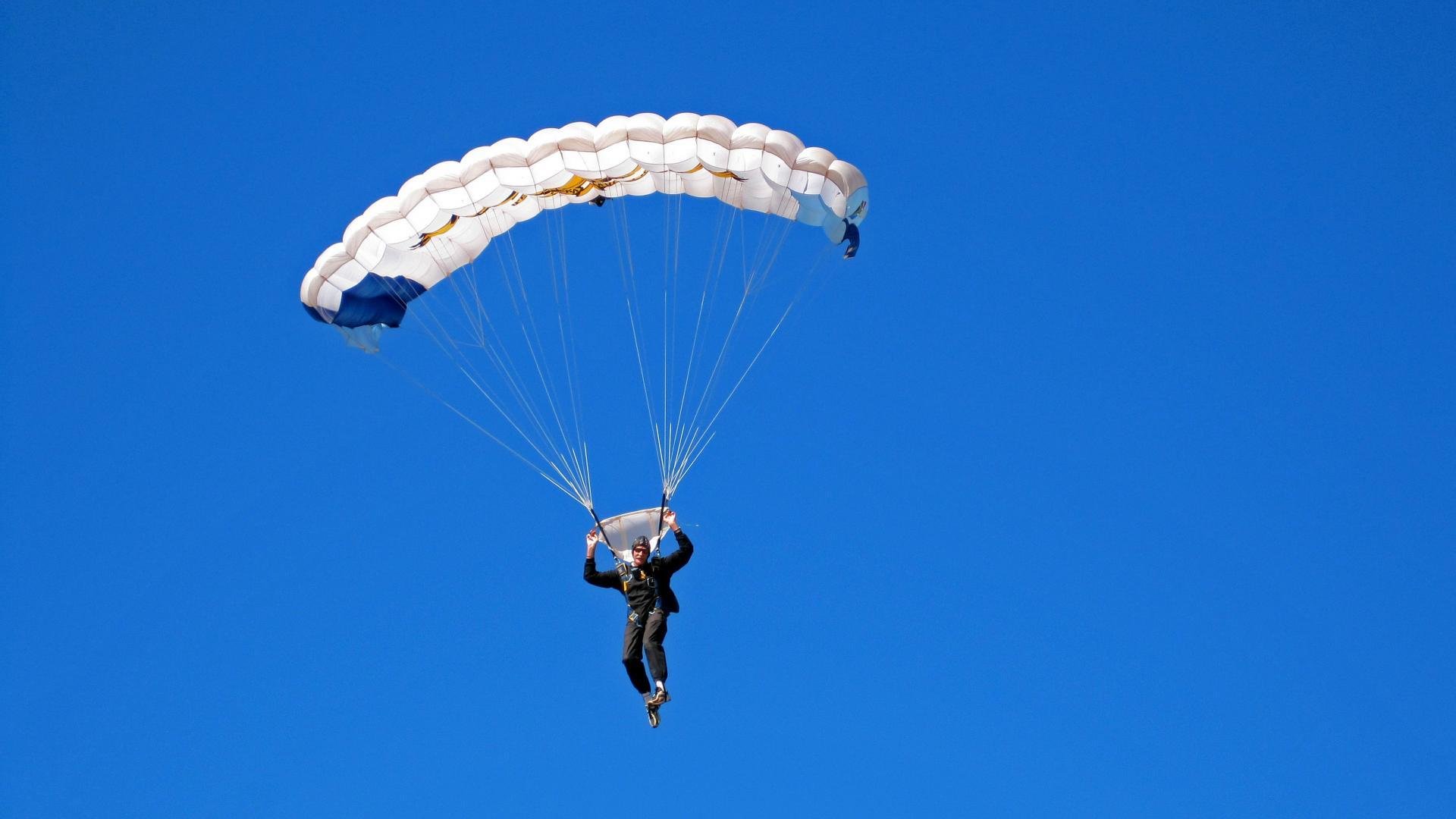 诺瓦克·德约科维奇赢得“金满贯”,拉斐尔·纳达尔宣布退役。