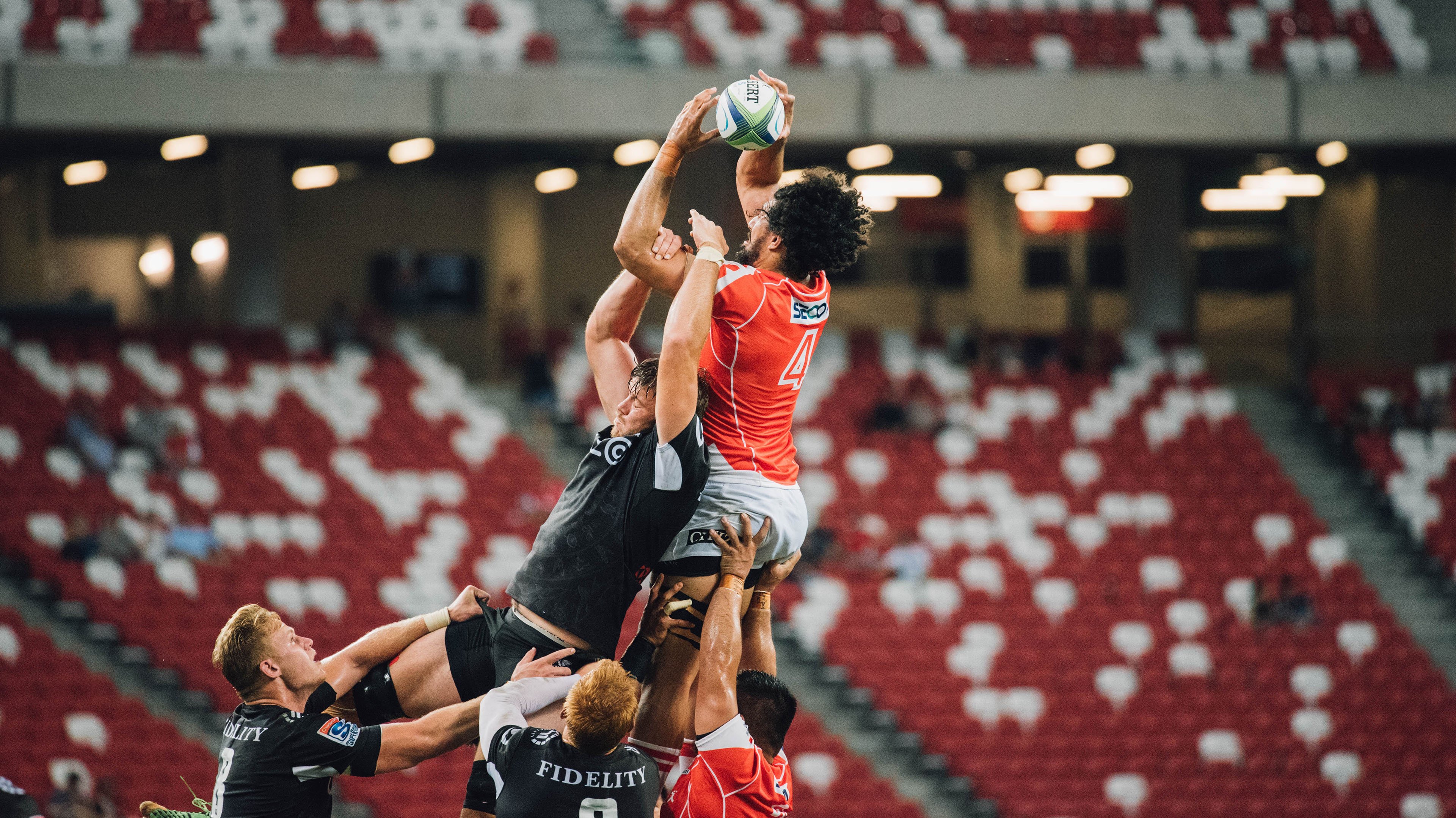 拉恩:凭借出色的反应能力,他在全黑队的外线攻击中表现不凡,拉恩足球俱乐部